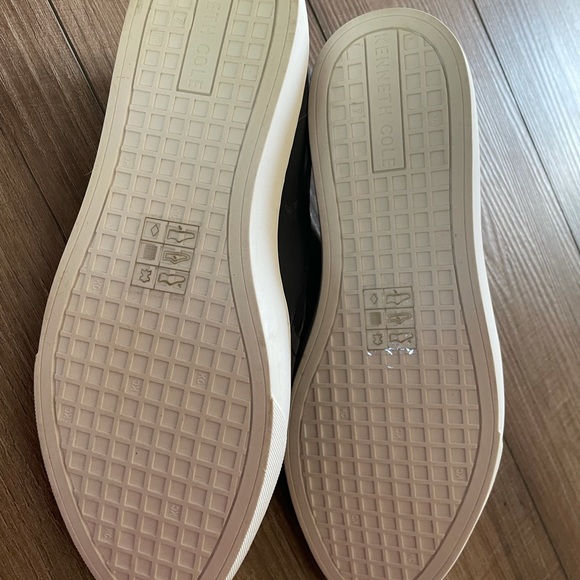 Kenneth Cole pointed black patent leather sneakers - Picture 5 of 5